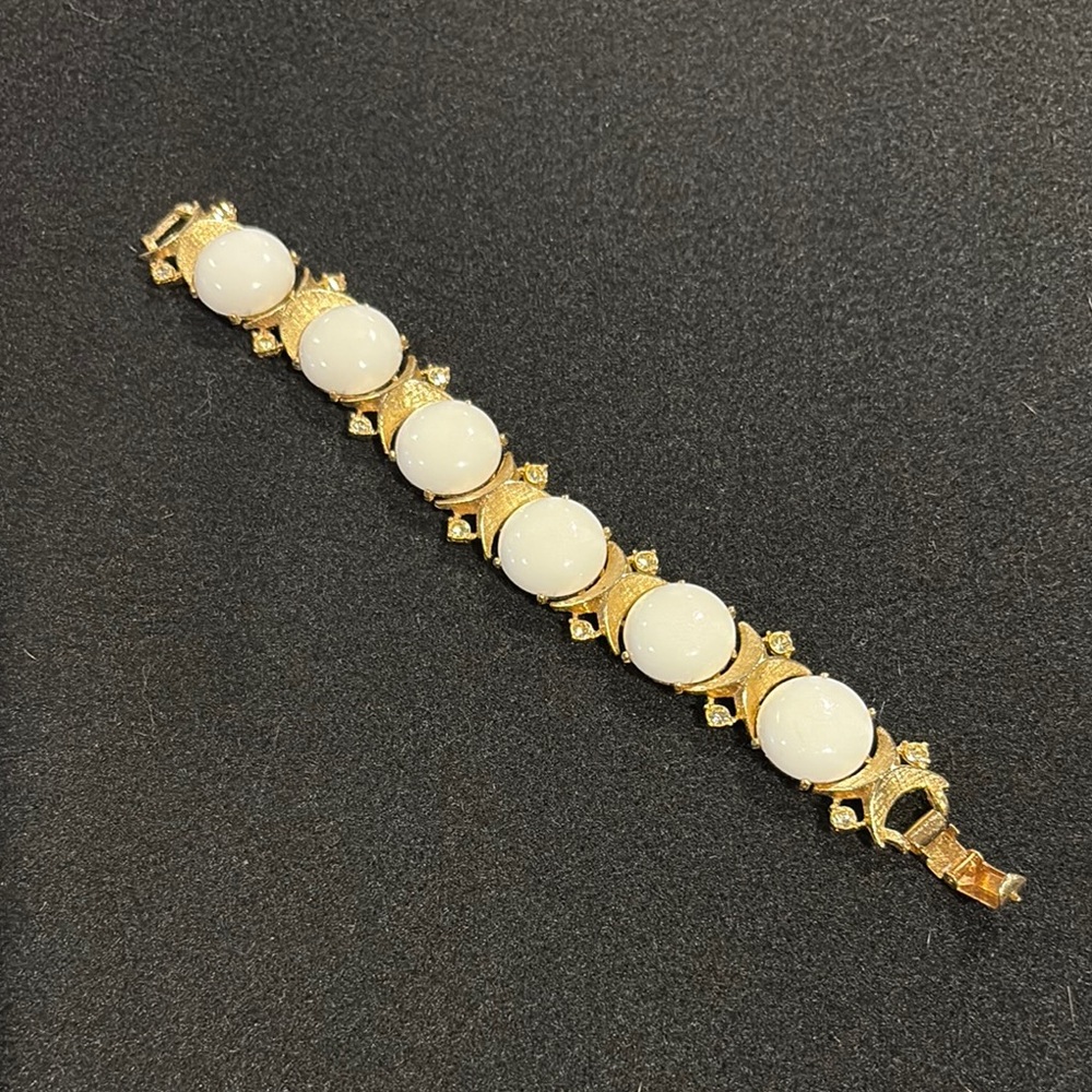 Sarah Coventry Gold and White Elegant Bracelet